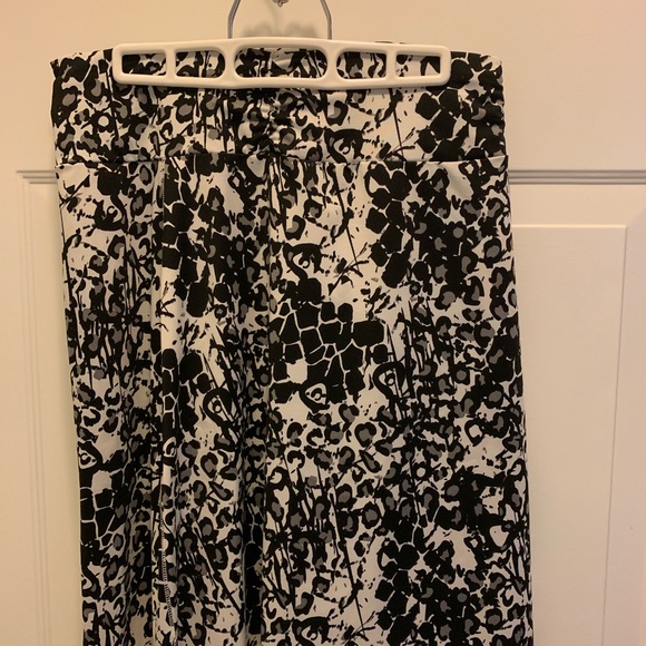 Tranquility NWT pattern black/grey/white skirt. - Picture 3 of 5